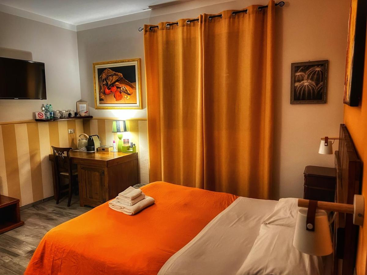 Bed and Breakfast Alcivico3 Чивитанова-Марке Экстерьер фото
